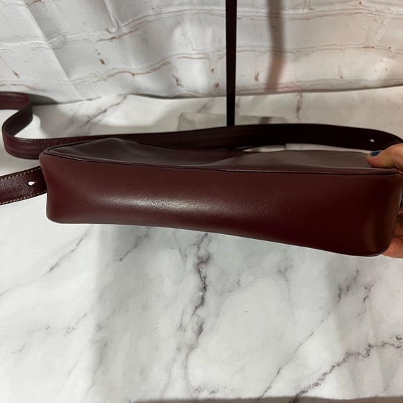 GUC Cartier Vintage Bordeaux Leather Shoulder Bag - Picture 4 of 8